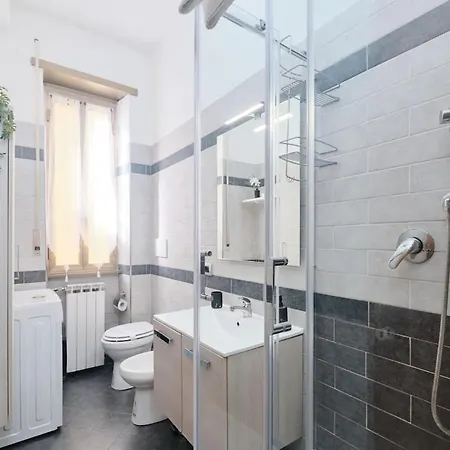 Modern Comfort & Private Patio 5 Min To Metro C Rzym