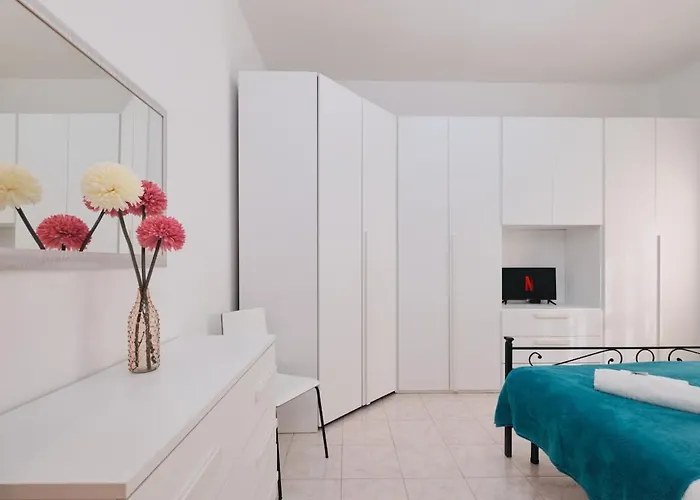 Modern Comfort & Private Patio 5 Min To Metro C アパート