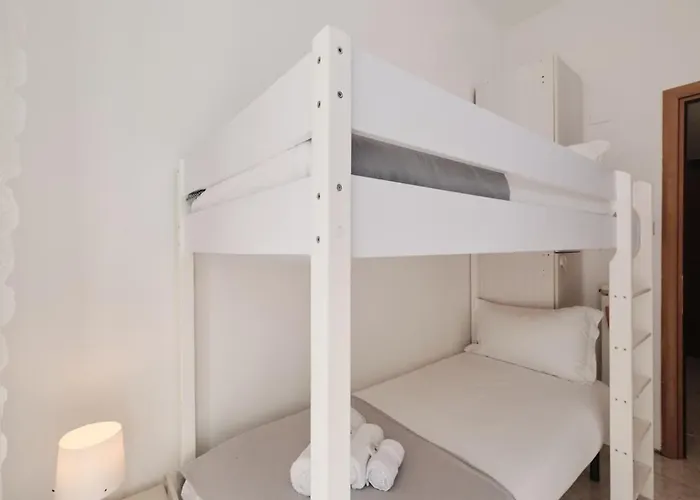 Modern Comfort & Private Patio 5 Min To Metro C * ローマ