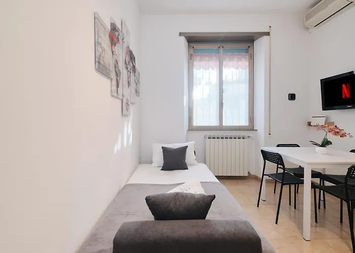 Modern Comfort & Private Patio 5 Min To Metro C * ローマ