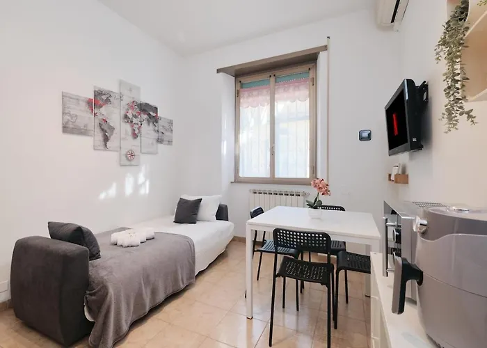 Modern Comfort & Private Patio 5 Min To Metro C アパート