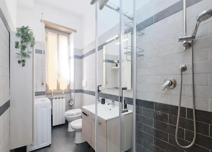 Modern Comfort & Private Patio 5 Min To Metro C ローマ